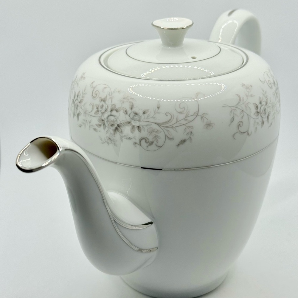 Camelot  China Carrousel Tea Coffee Pot with Lid #1315